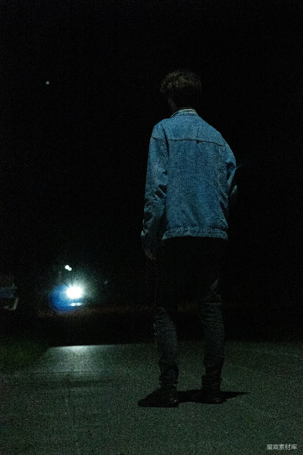 高清摄影 夜晚 背影 孤独 都市 街景 夜色中的背影