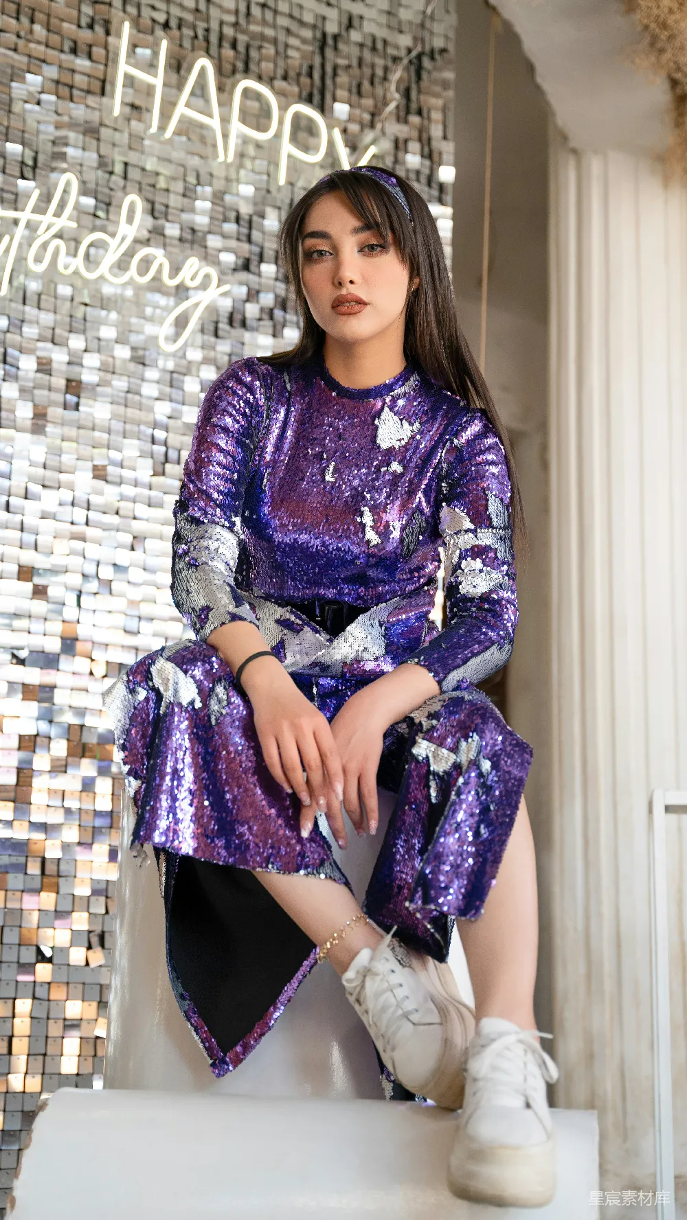 高清摄影 时尚 亮片 生日派对 节日 街头风格 紫色亮片时尚女孩