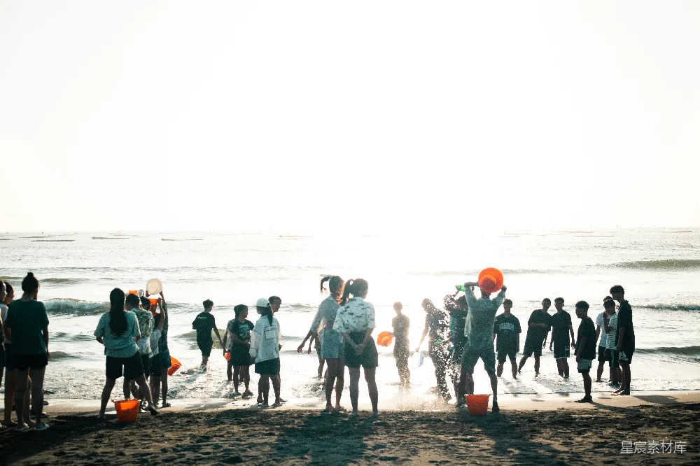 高清摄影 海滩 年轻人 阳光 娱乐 夏日 海边嬉戏的青春时光