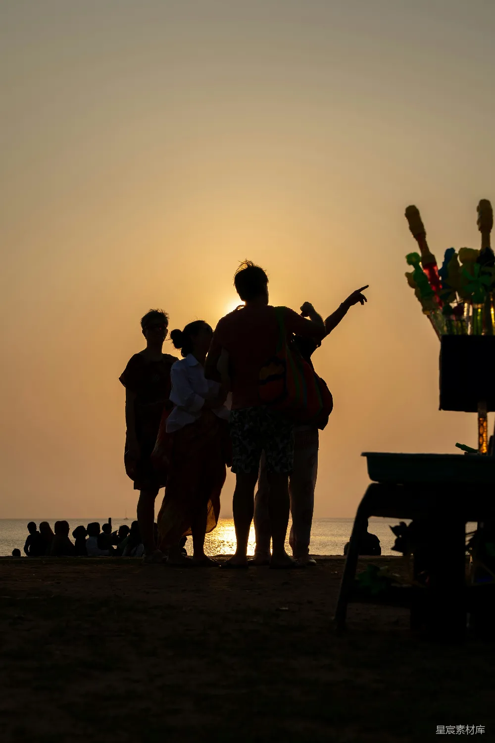 高清摄影 海滩 夕阳 剪影 休闲 自然 夕阳下的海滩剪影