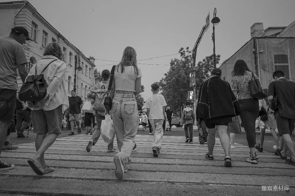 高清摄影 黑白照片 城市生活 人群 日常场景 街道 繁忙的街头行人