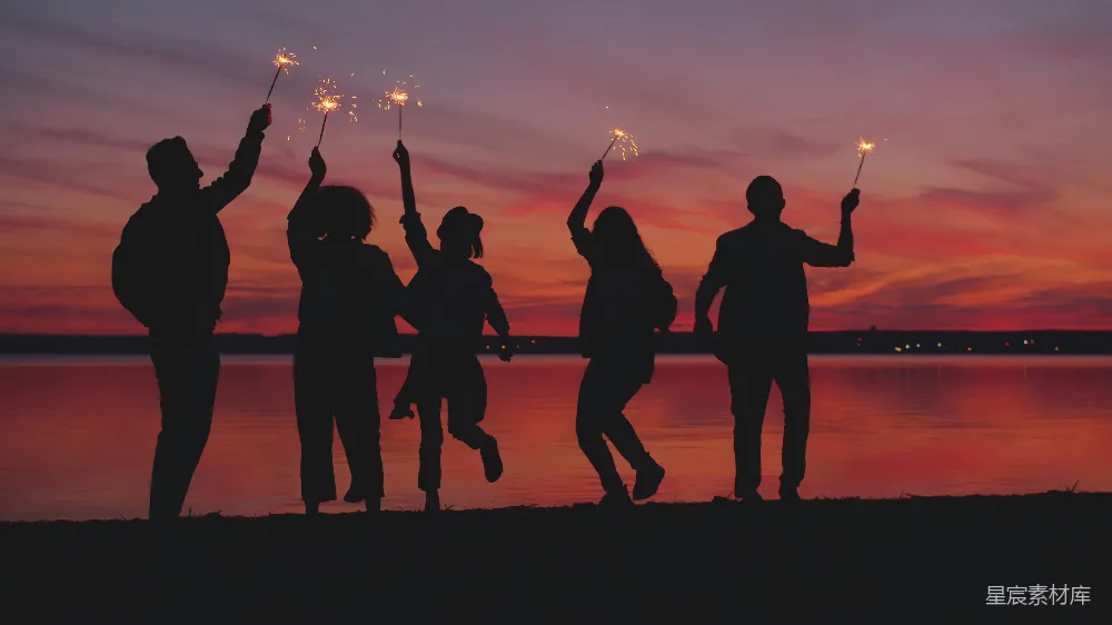高清摄影 夕阳 烟花 聚会 剪影 快乐 夕阳下的欢庆时刻