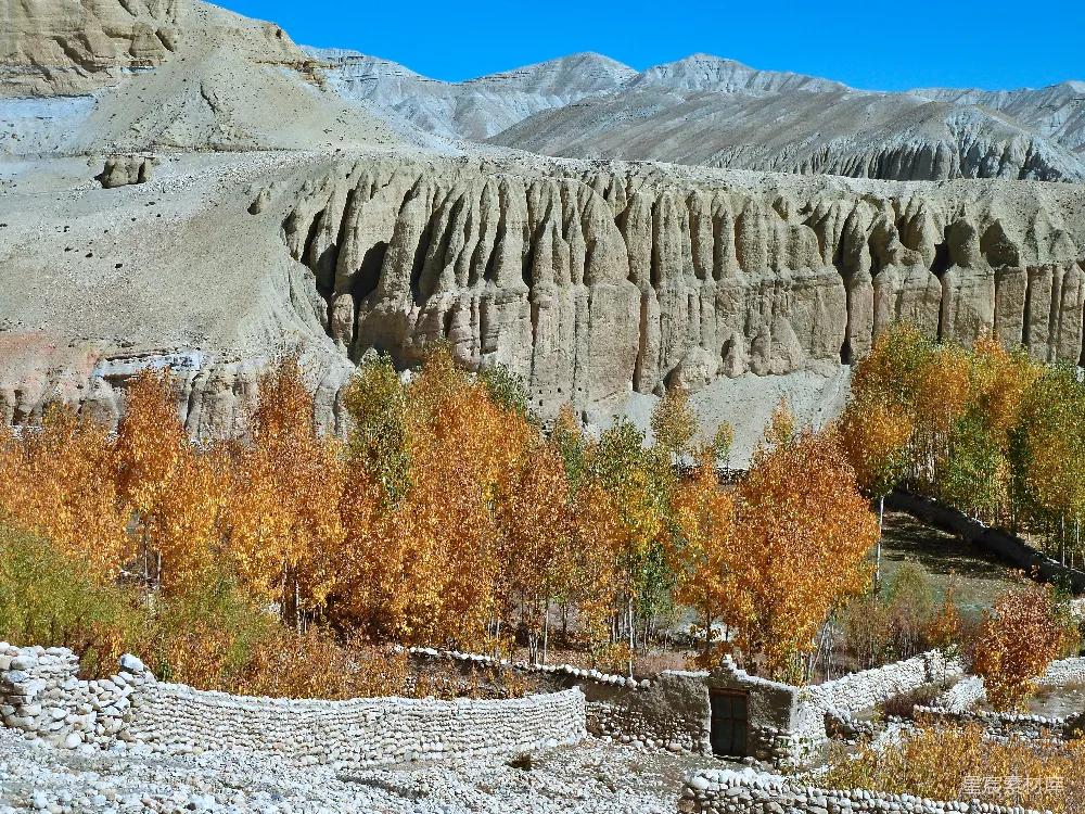 高清摄影 秋天 山脉 古村落 自然风光 风景 秋日山间的古村落