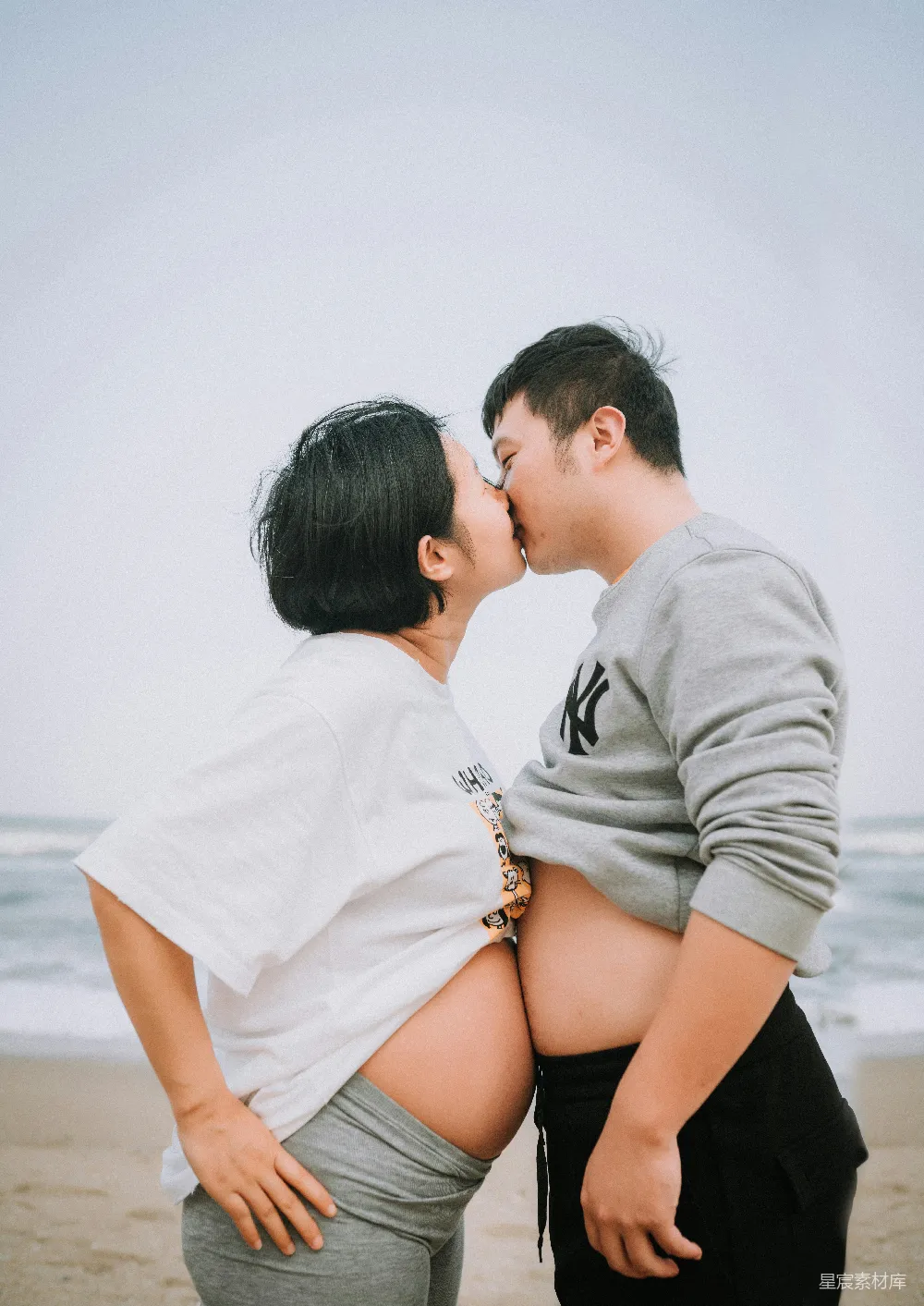 高清摄影 情侣 海滩 亲密 幸福 甜蜜 海边甜蜜情侣写真