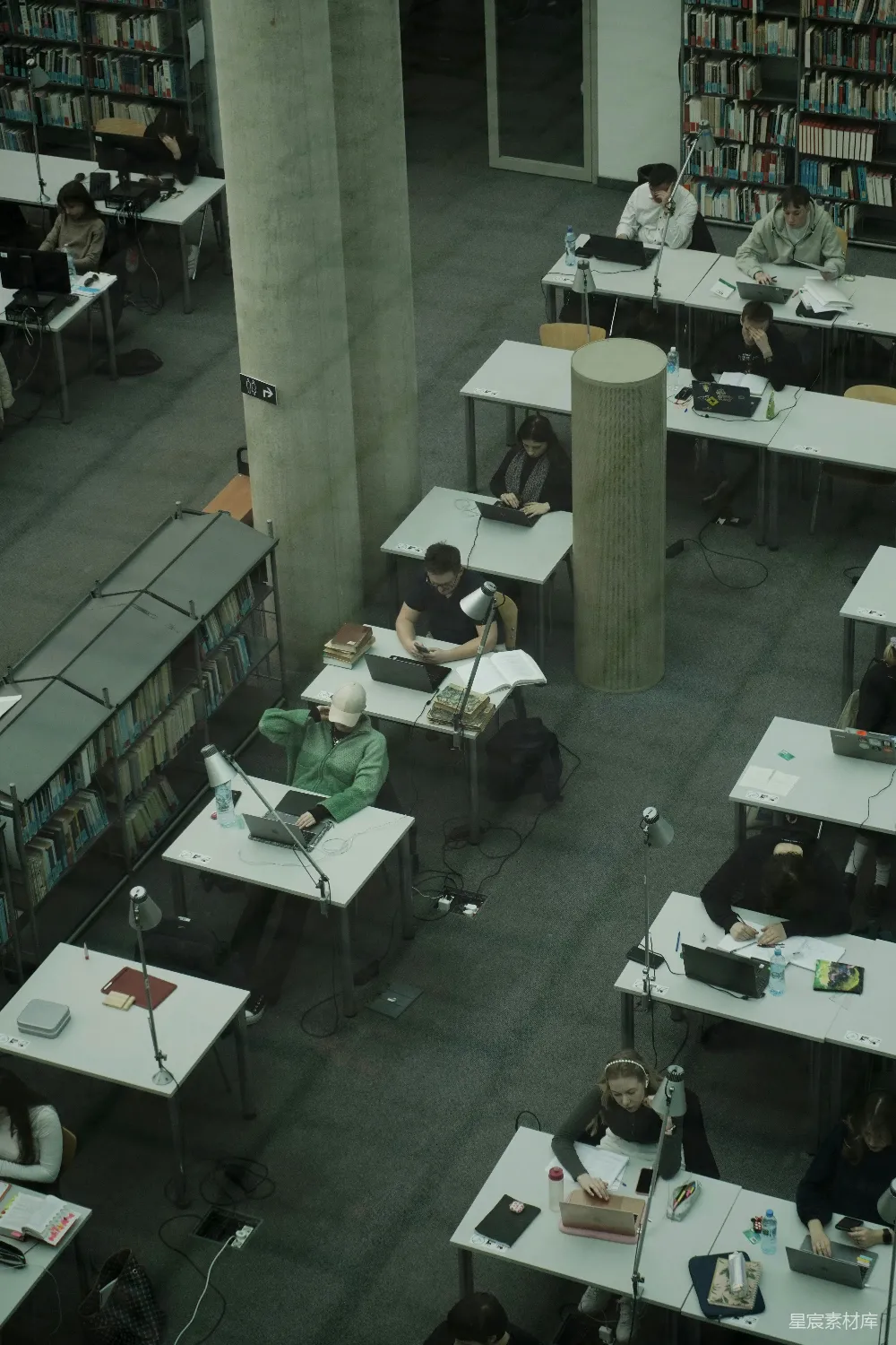 高清摄影 图书馆 学习 阅读 工作 知识 图书馆中的学习场景