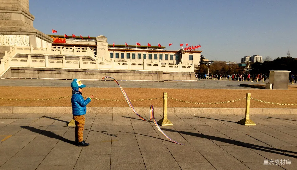 高清摄影 儿童 北京天安门 跳绳 广场 阳光 广场上的童年时光