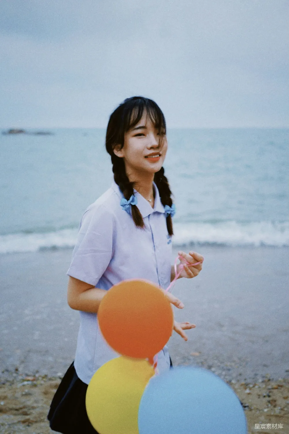 高清摄影 青春 海滩 气球 少女 自然 海边的青春：女孩与气球