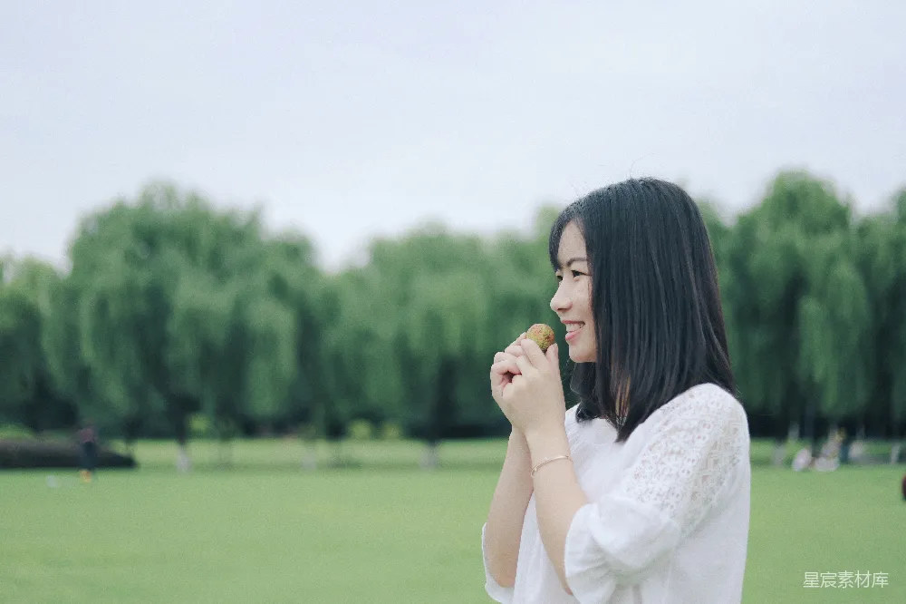 高清摄影 自然 清新 微笑 户外 休闲 自然中的清新时光