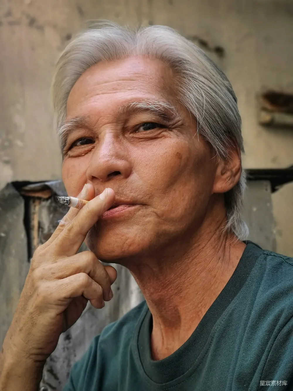 高清摄影 老年 抽烟 肖像 真实 生活 抽烟的老年男子