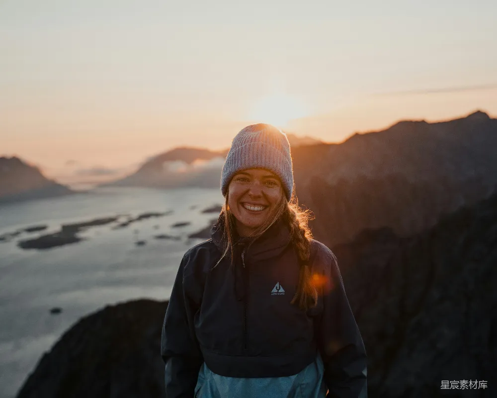 高清摄影 自然风光 户外旅行 日落 微笑 风景 日落时的山间微笑