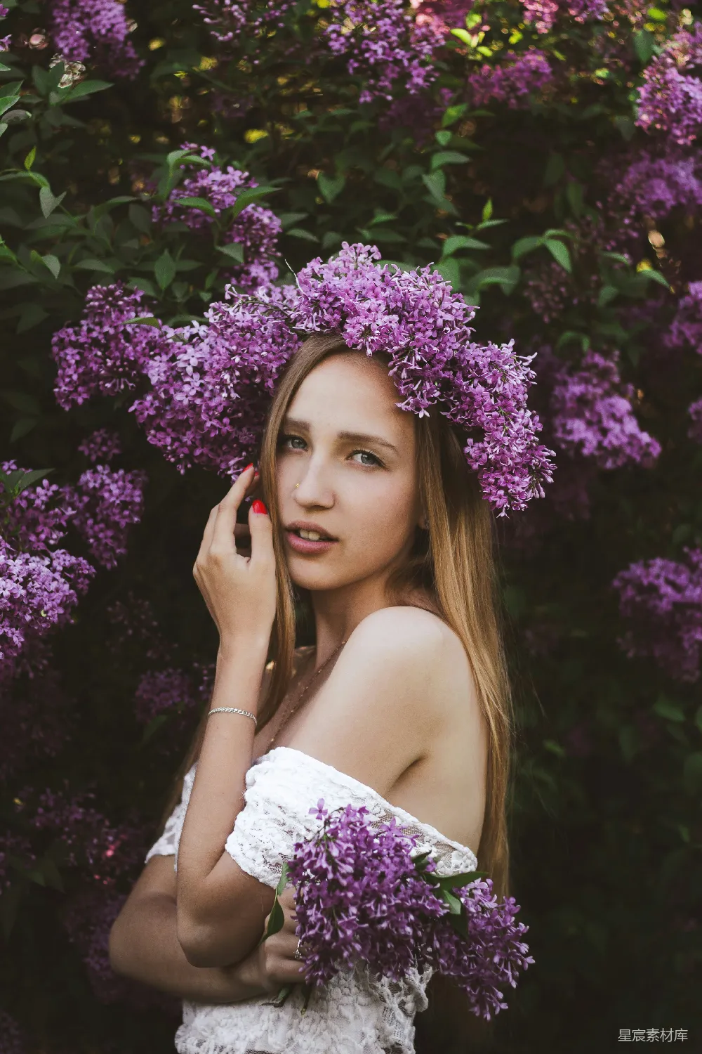 高清摄影 少女 薰衣草 花环 自然 写真 紫色薰衣草花环的少女