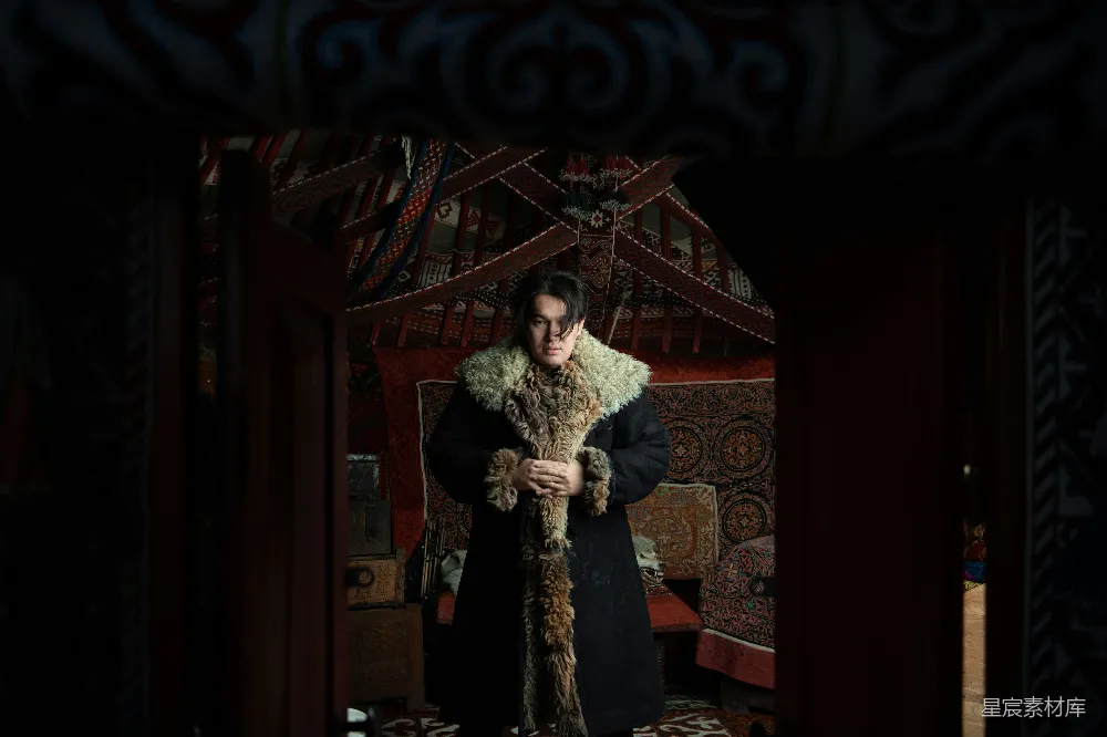 高清摄影 蒙古族服饰 传统装饰 室内摄影 文化展示 民族风情 蒙古族传统服饰与装饰