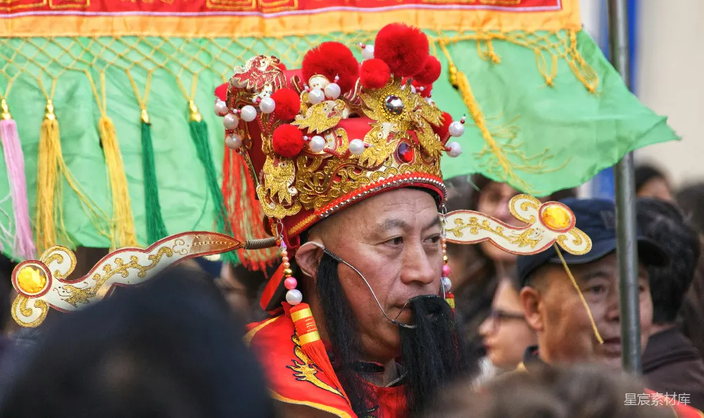 高清摄影 传统服饰 节日庆典 文化传承 服饰装饰 节日装扮 传统节日庆典中的装扮者