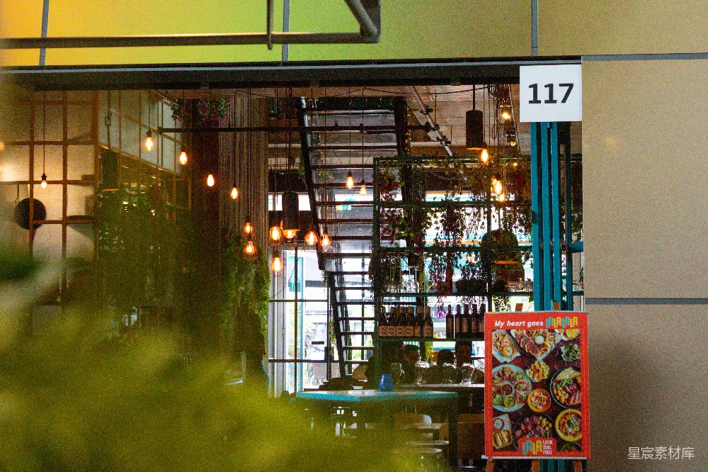 高清摄影 餐厅 都市 绿色植物 现代风格 休闲 现代都市中的绿色餐厅