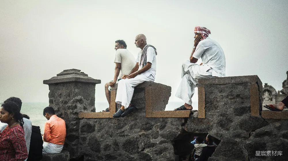 高清摄影 人物 海边 休闲 宁静 人文 海边沉思的长者