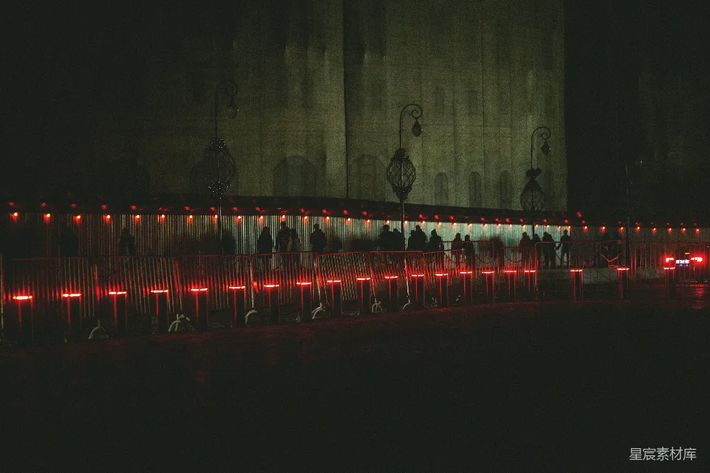 高清摄影 夜晚 红色灯光 人群 城市 建筑 夜晚的红色灯光与人群