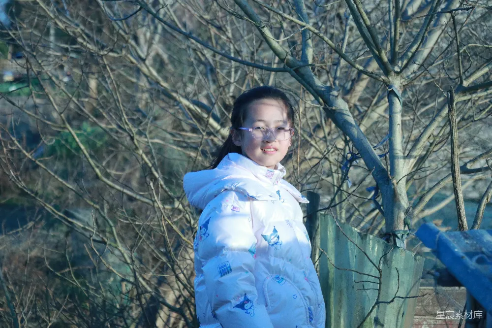 高清摄影 冬季 自然 人物 阳光 户外 冬日阳光下的女孩