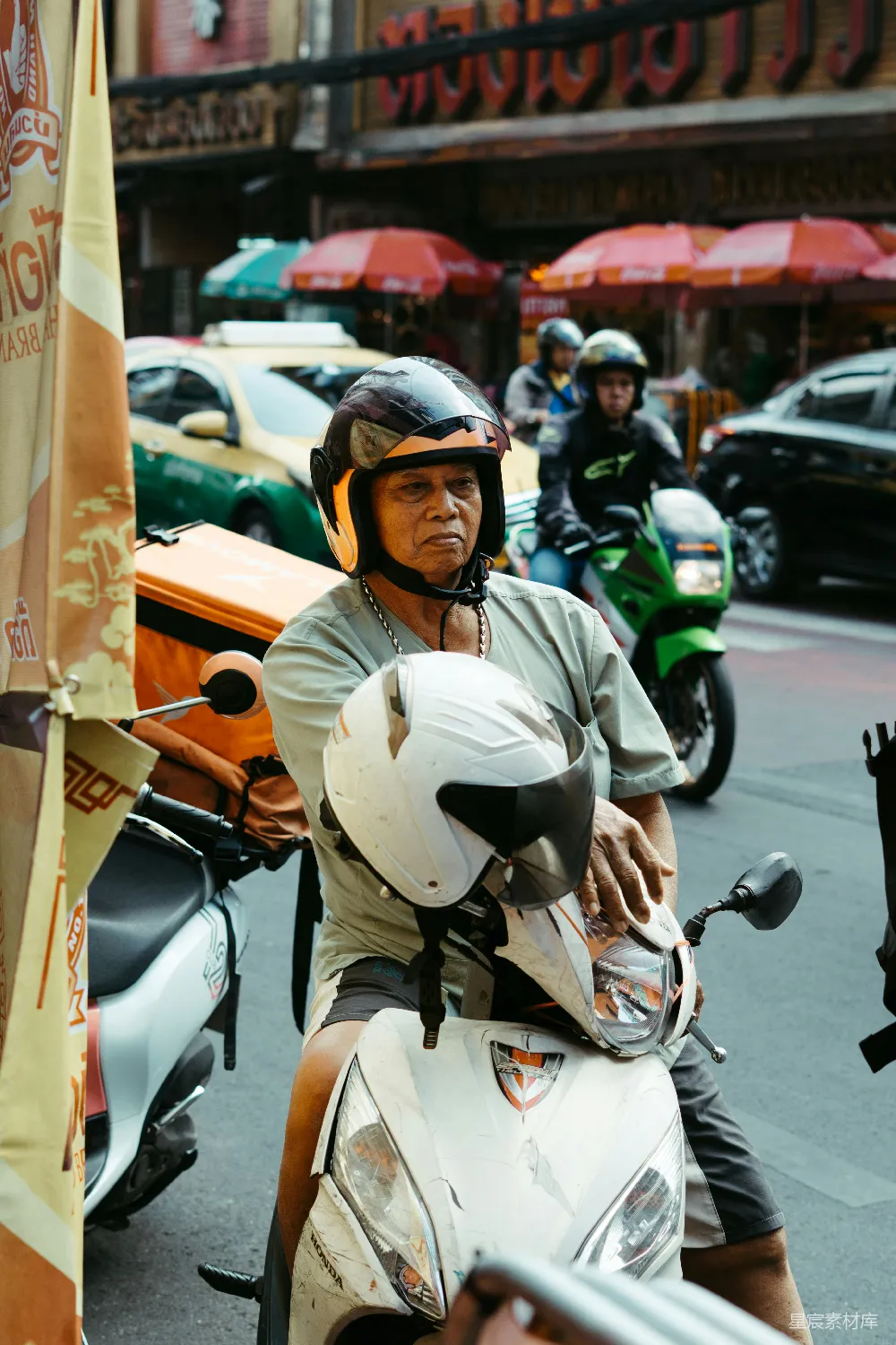高清摄影 摩的司机 街头 城市生活 忙碌 城市 街头摩的司机