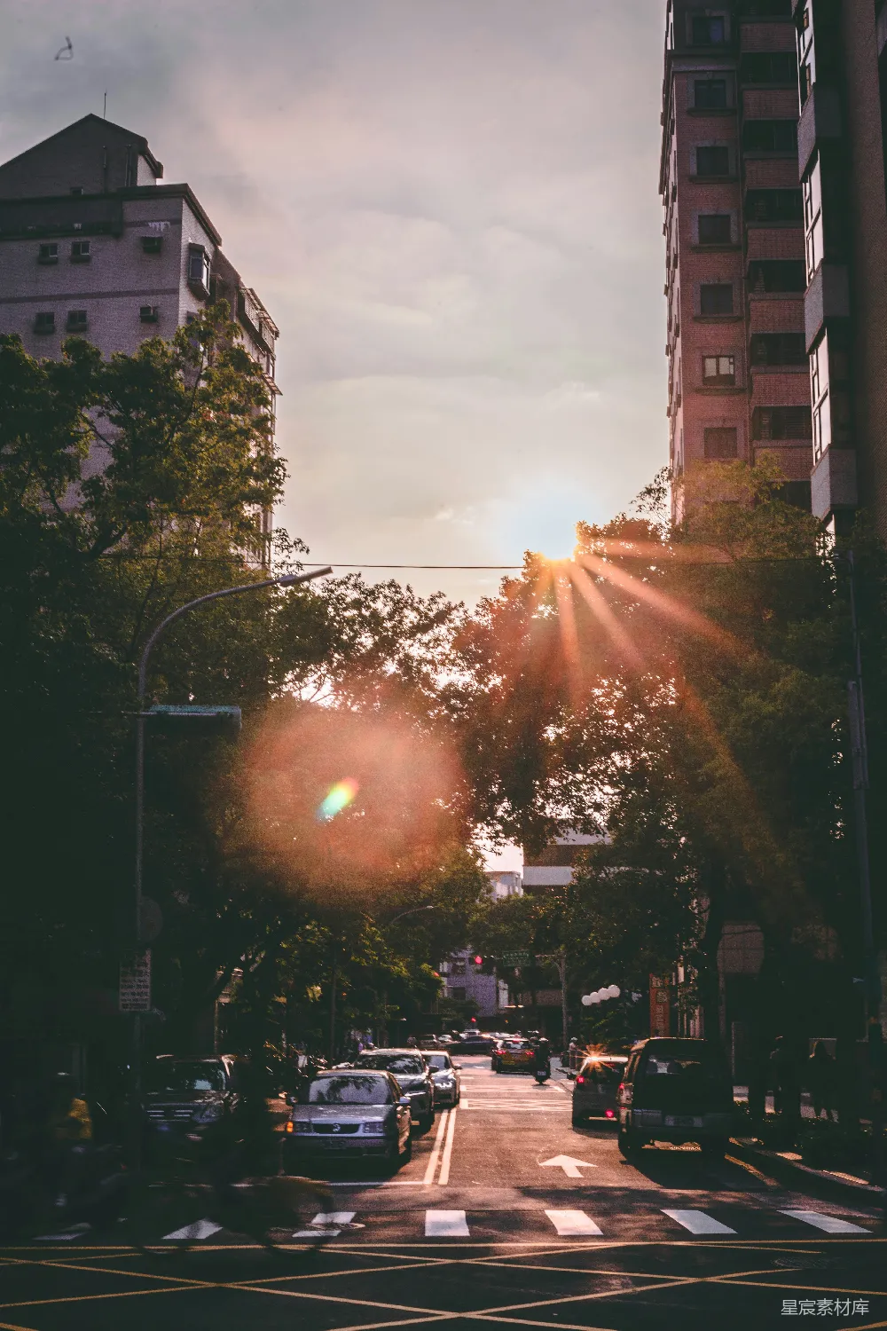 高清摄影 城市 夕阳 街道 城市风光 自然与城市 夕阳下的城市街道