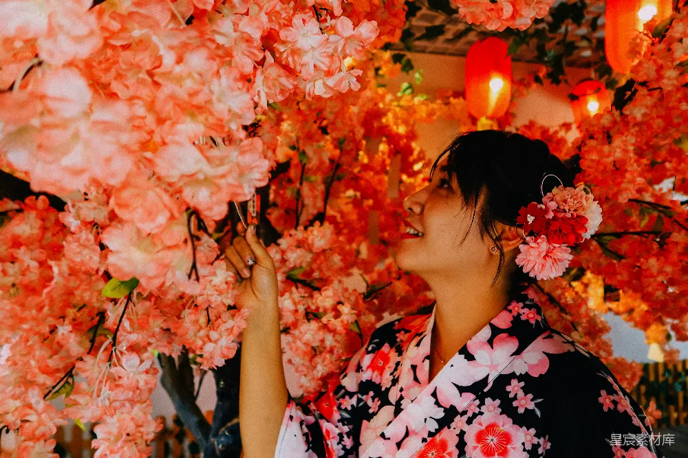 高清摄影 和服 樱花 传统服饰 日本文化 春季 樱花下的和服少女