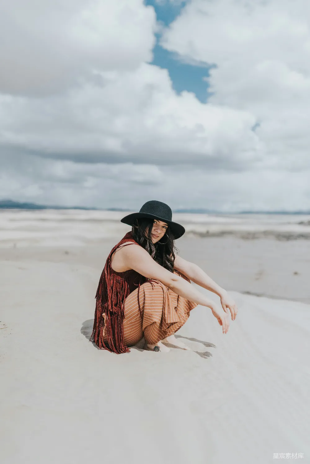 高清摄影 沙漠 女性 自然 自由 旅行 沙漠中的独行者