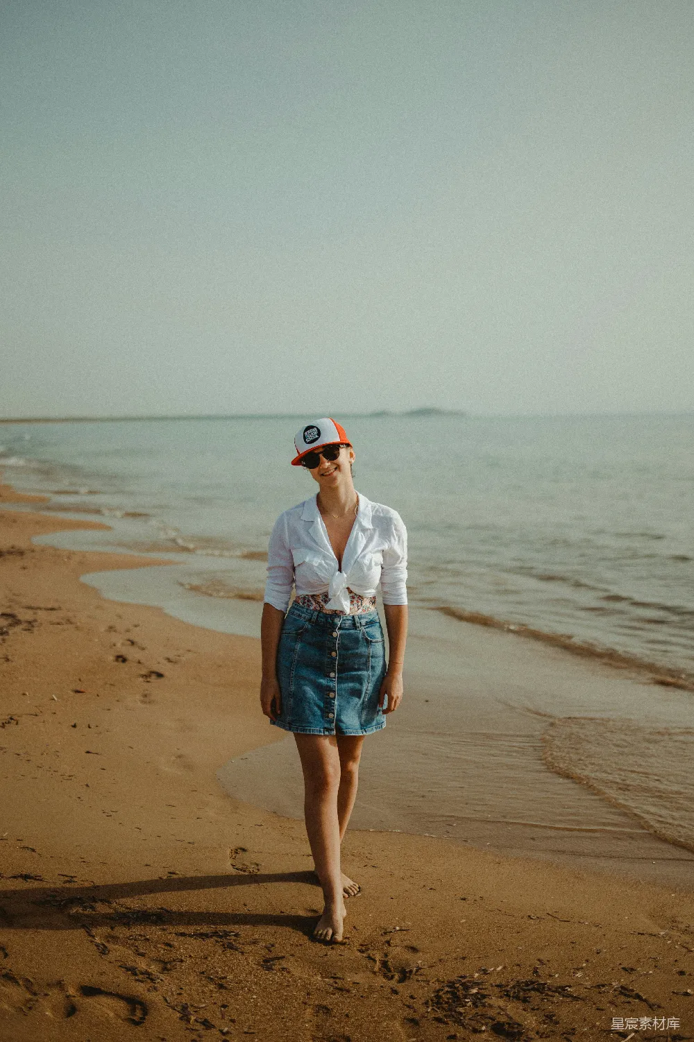 高清摄影 海滩 休闲 自然 户外 夏日 海边漫步的惬意时光