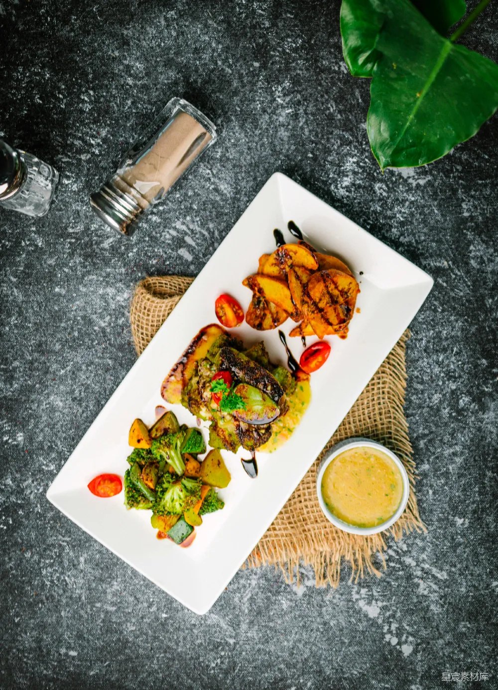 高清摄影 美食 创意菜 健康饮食 蔬菜拼盘 美食摄影 创意烤蔬菜拼盘