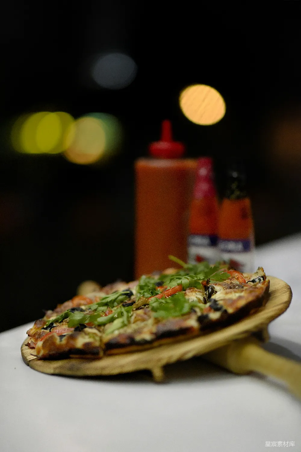 高清摄影 披萨 夜景 美食 美食摄影 意大利美食 夜景中的美味披萨