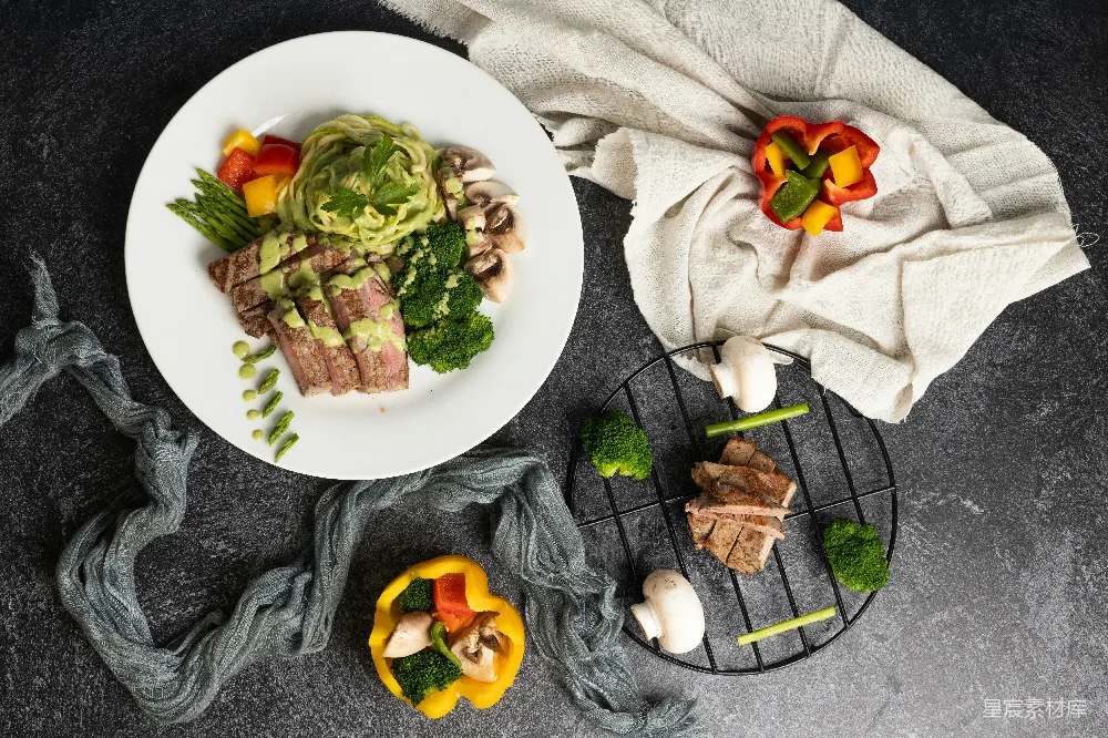 高清摄影 牛排 艺术摆盘 蔬菜 美食 美食摄影 牛排配蔬菜艺术摆盘