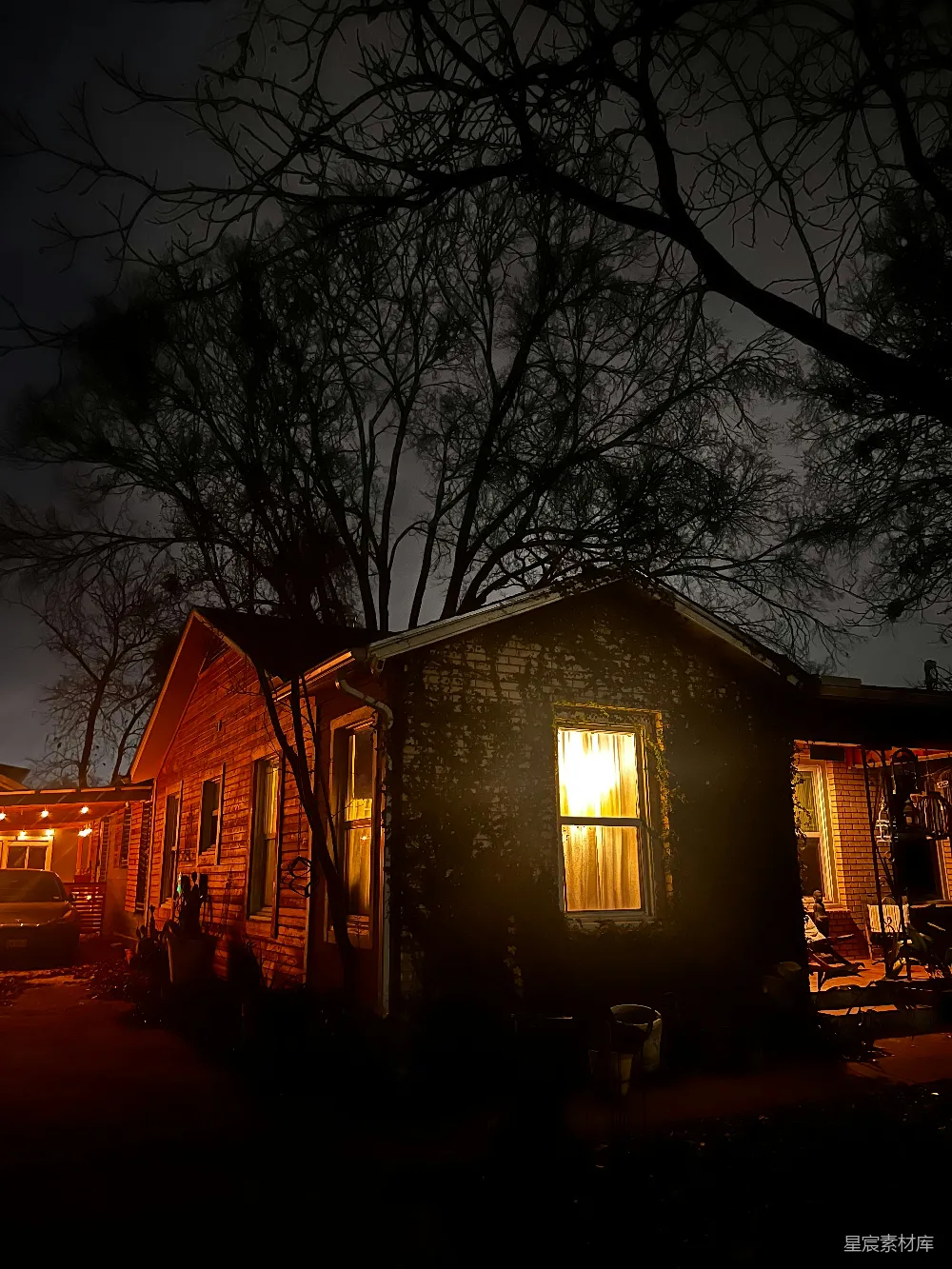 高清摄影 冬夜 小屋 温馨 乡村 静谧 冬夜里的温暖小屋