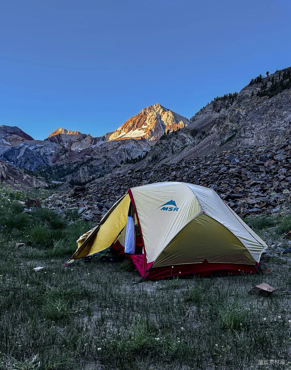 高清摄影 露营 帐篷 山脉 户外 自然 高山帐篷露营