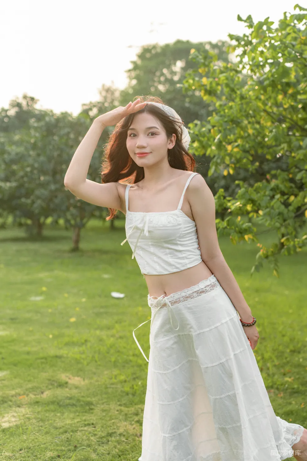 高清摄影 少女 清新 公园 自然 夏日 夏日公园里的清新少女