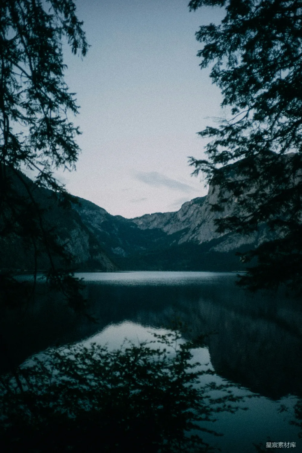 高清摄影 自然风光 宁静 夜景 湖泊 山景 宁静的湖畔夜晚