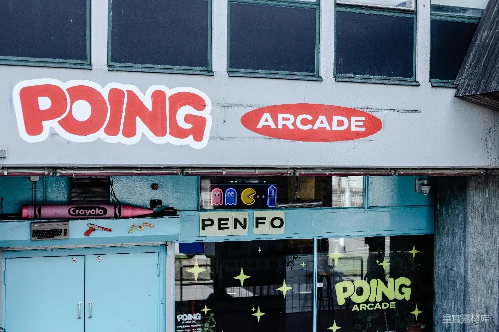 高清摄影 复古 游戏厅 霓虹灯 街机 娱乐 复古风格的POING ARCADE游戏厅
