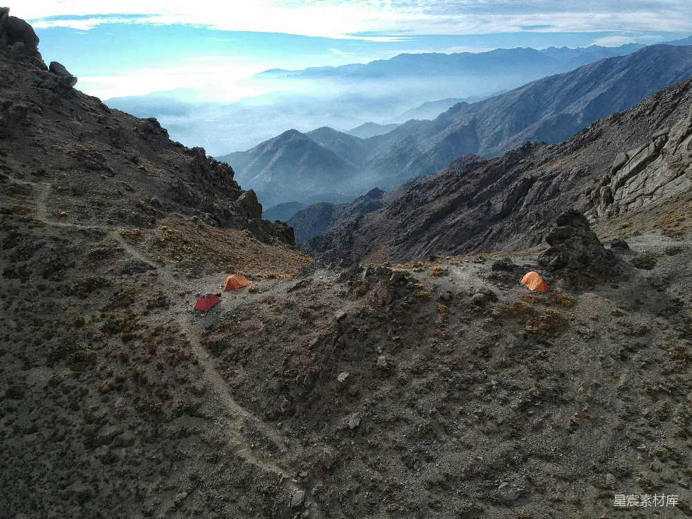 高清摄影 露营 山脉 自然风光 户外旅行 宁静 高山露营
