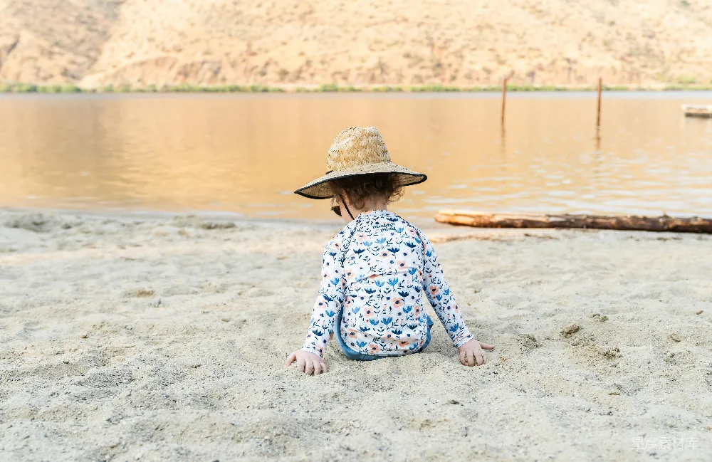 高清摄影 童年 沙滩 自然 户外 亲子 沙丘上的童年时光