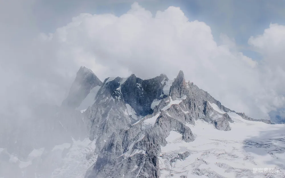 高清摄影 雪山 云海 自然风光 壮丽 户外 雪山云海