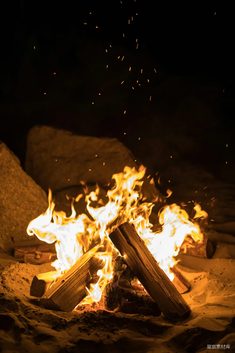 高清摄影 篝火 夜晚 自然 放松 户外 篝火夜晚