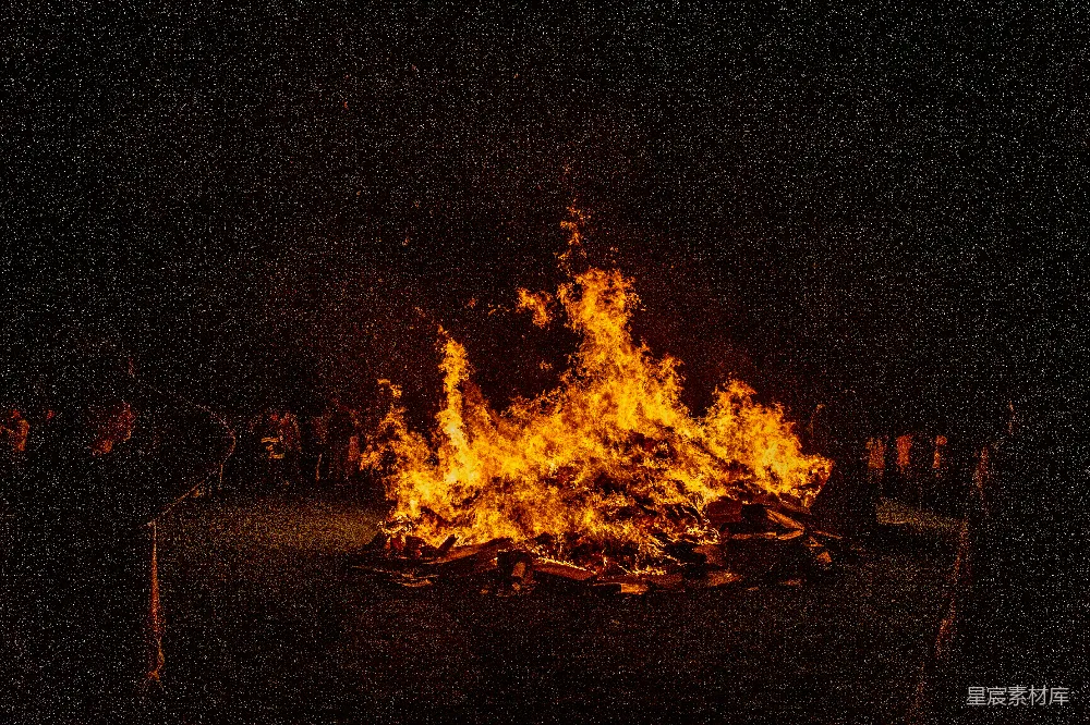 高清摄影 篝火 夜晚 户外活动 节日气氛 庆祝 篝火晚会