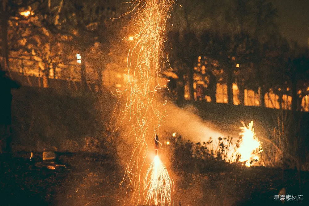 高清摄影 夜景 烟花 节日 庆祝 户外 夜幕下的火花