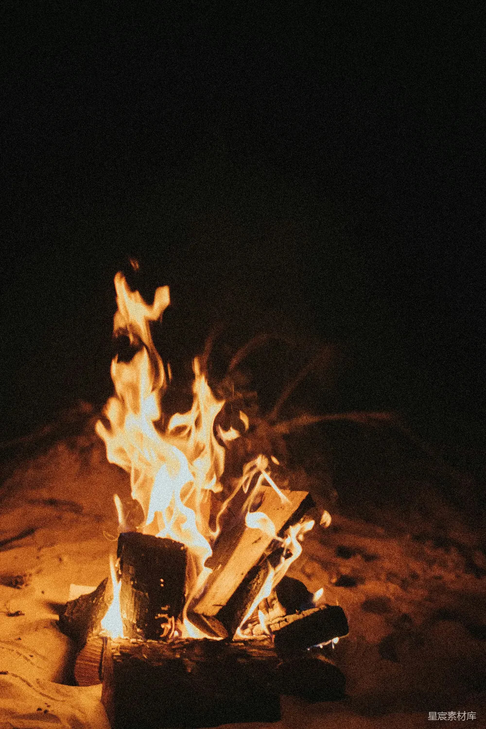 高清摄影 篝火 夜晚 温暖 自然 户外 篝火夜晚