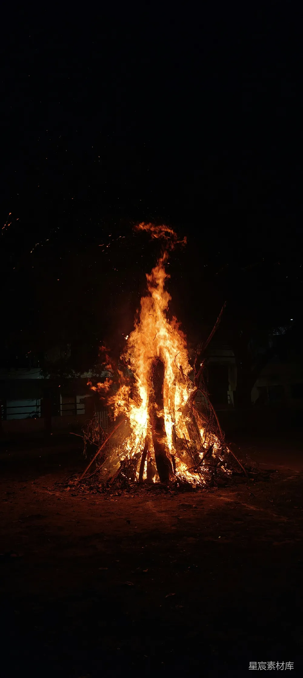 高清摄影 篝火 夜晚 温暖 节日 户外 夜幕下的篝火