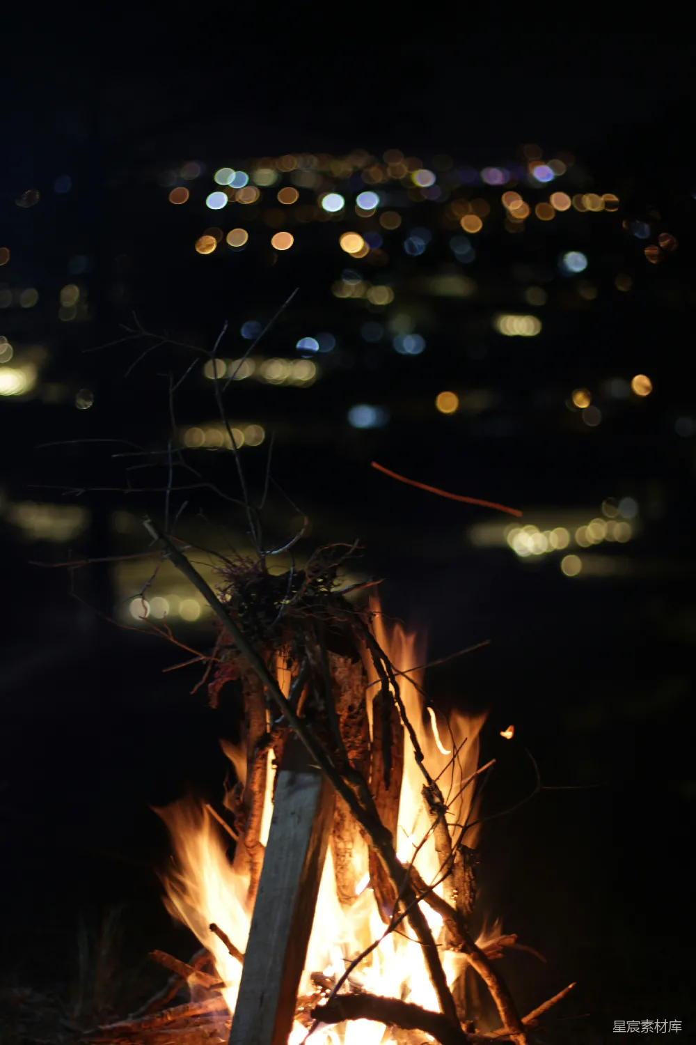 高清摄影 篝火 夜景 自然 温暖 户外 夜幕下的篝火