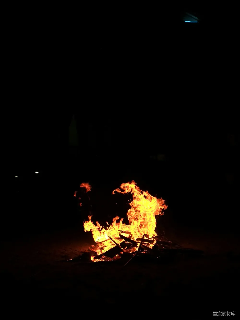 高清摄影 篝火 夜晚 温暖 户外 自然 夜幕下的篝火