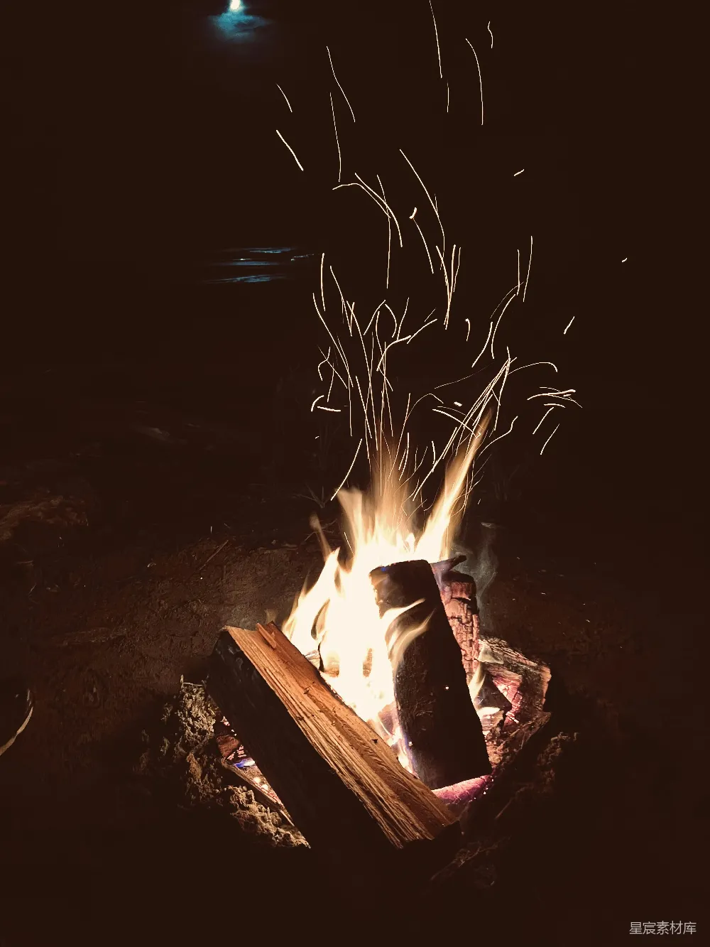 高清摄影 篝火 夜晚 温暖 户外 放松 篝火之夜