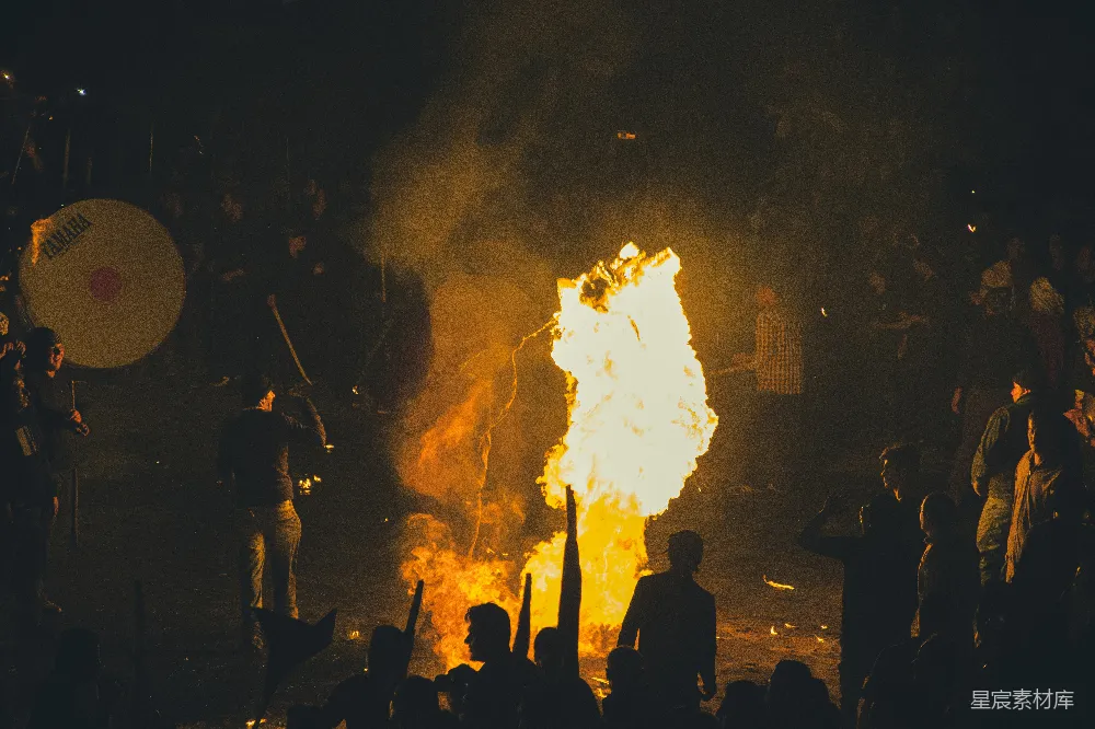 高清摄影 篝火晚会 夜晚 人群 庆祝 节日 篝火晚会