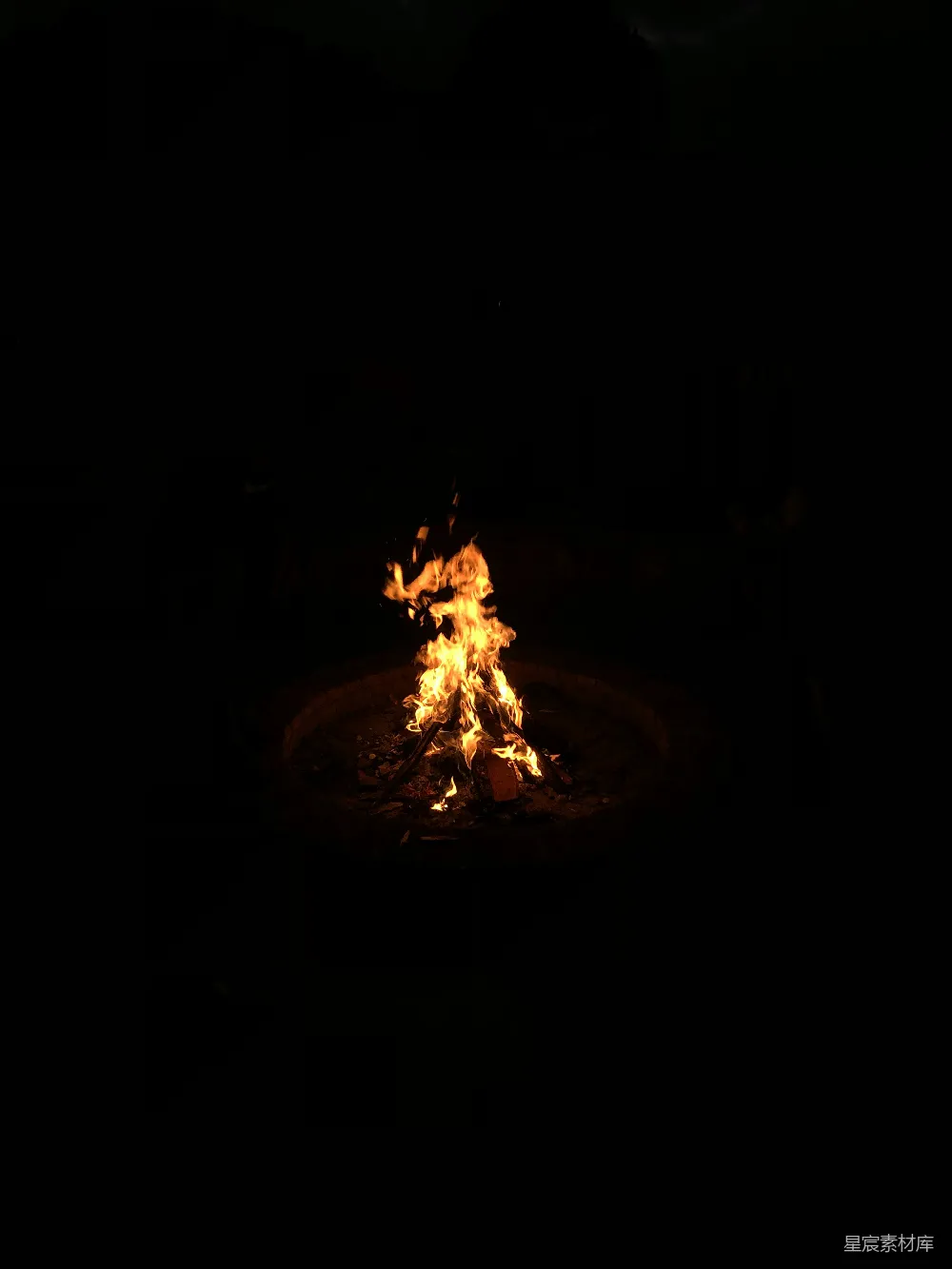 高清摄影 篝火 夜晚 温暖 户外 休闲 夜晚篝火