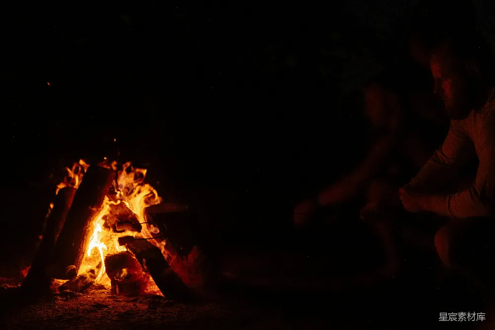 高清摄影 篝火 夜晚 露营 休闲 自然 篝火旁的夜晚