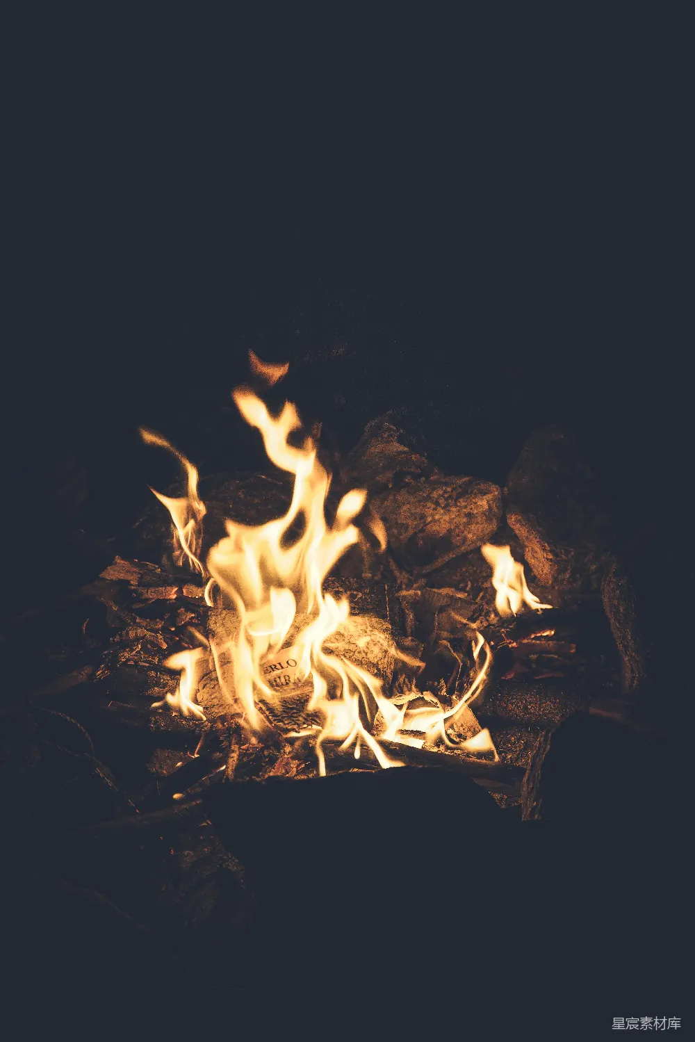 高清摄影 壁炉 火焰 温暖 舒适 夜晚 温暖的壁炉