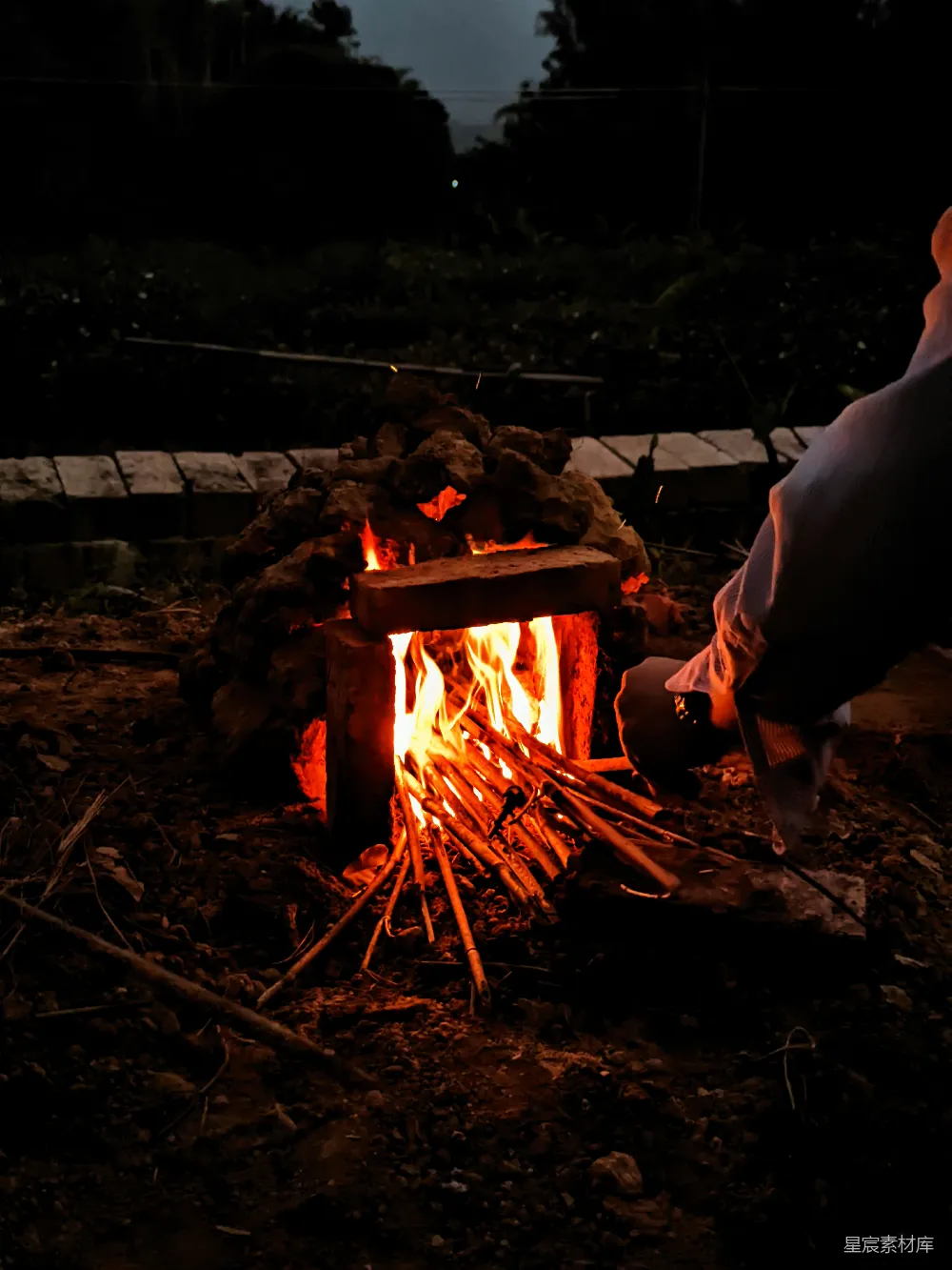 高清摄影 乡村 火堆 夜晚 温暖 自然 乡村夜火
